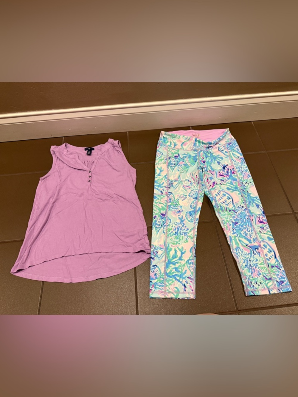 Lilly Pulitzer Coral Reef Print Capri Leggings size M + Gap tank top size XS